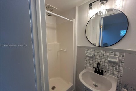 Townhouse in Miami, Florida 2 bedrooms, 108.6 sq.m. № 1956093 - photo 7