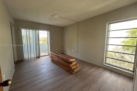 Townhouse in Miami, Florida 2 bedrooms, 108.6 sq.m. № 1956093 - photo 10