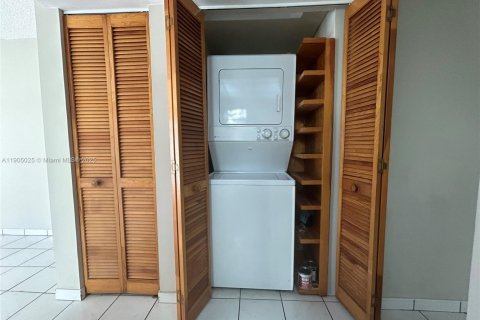 Townhouse in Miami, Florida 2 bedrooms, 108.6 sq.m. № 1956093 - photo 4