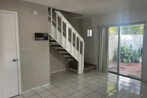 Townhouse in Miami, Florida 2 bedrooms, 108.6 sq.m. № 1956093 - photo 8
