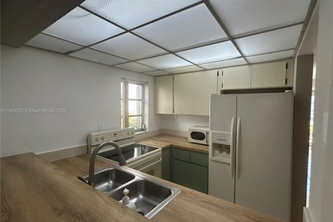 Townhouse in Miami, Florida 2 bedrooms, 108.6 sq.m. № 1956093 - photo 3