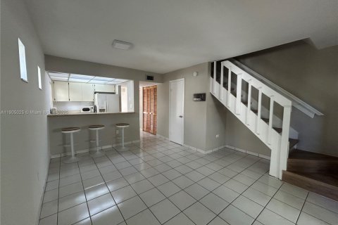 Townhouse in Miami, Florida 2 bedrooms, 108.6 sq.m. № 1956093 - photo 6
