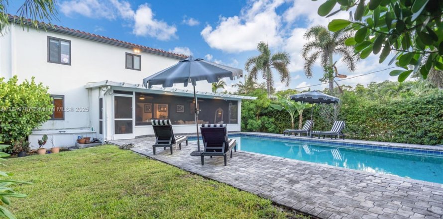 House in Miami Shores, Florida 3 bedrooms, 217.11 sq.m. № 1854987
