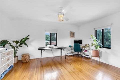 House in Miami Shores, Florida 3 bedrooms, 217.11 sq.m. № 1854987 - photo 25