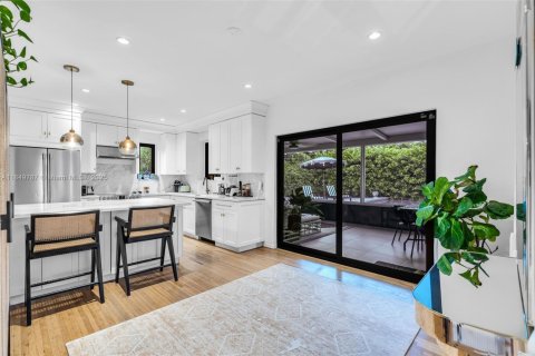 House in Miami Shores, Florida 3 bedrooms, 217.11 sq.m. № 1854987 - photo 17