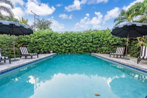 House in Miami Shores, Florida 3 bedrooms, 217.11 sq.m. № 1854987 - photo 22