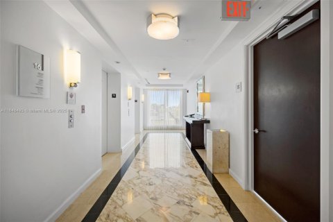 Condominio en venta en Miami Beach, Florida, 50.54 m2 № 1936428 - foto 26