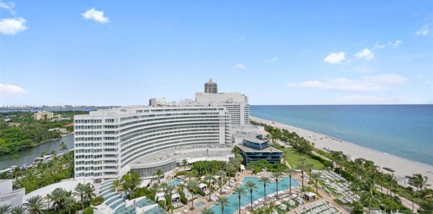 Estudio en el Condominio en Miami Beach, Florida  № 1936428