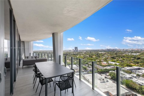Condo in Miami, Florida, 2 bedrooms  № 1655932 - photo 11