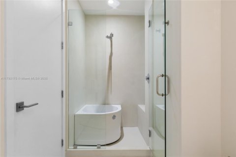 Condo in Miami, Florida, 2 bedrooms  № 1655932 - photo 15