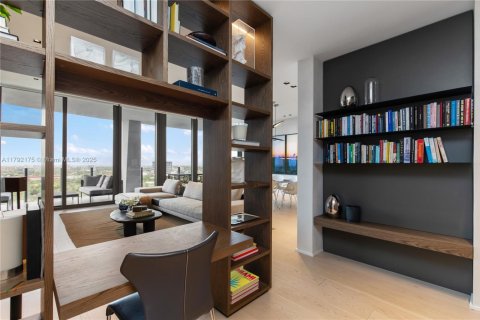 Condo in Miami, Florida, 2 bedrooms  № 1655932 - photo 9