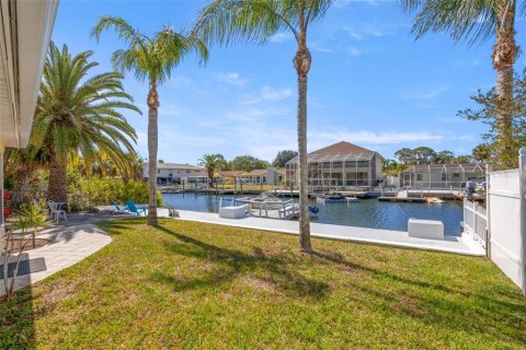 House in Hudson, Florida 2 bedrooms, 133.04 sq.m. № 2095956