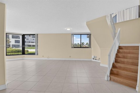 Condo in Highland Beach, Florida, 2 bedrooms № 2317121 - photo 17