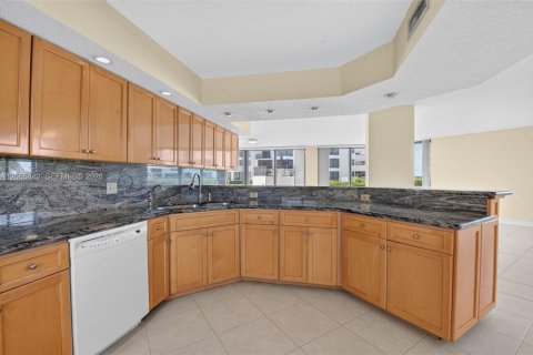 Condo in Highland Beach, Florida, 2 bedrooms № 2317121 - photo 19