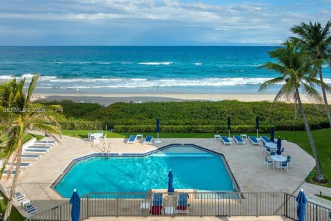 Condo in Highland Beach, Florida, 2 bedrooms № 2317121 - photo 16
