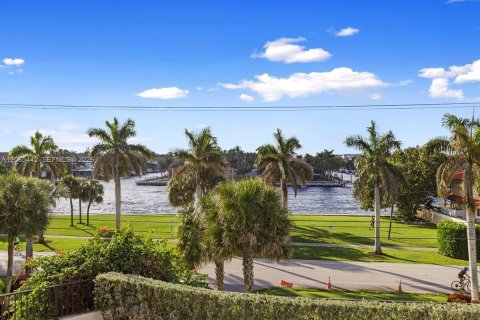 Condo in Highland Beach, Florida, 2 bedrooms № 2317121 - photo 8
