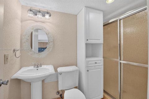 Condo in Highland Beach, Florida, 2 bedrooms № 2317121 - photo 21