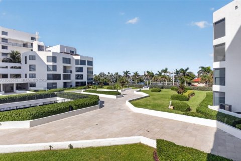 Condo in Highland Beach, Florida, 2 bedrooms № 2317121 - photo 6
