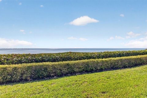 Condo in Highland Beach, Florida, 2 bedrooms № 2317121 - photo 30