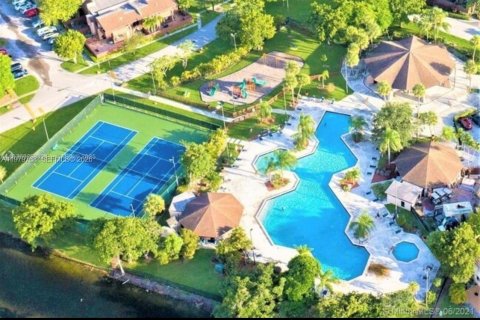 Adosado en venta en Miami, Florida, 3 dormitorios, 128.02 m2 № 2044055 - foto 26