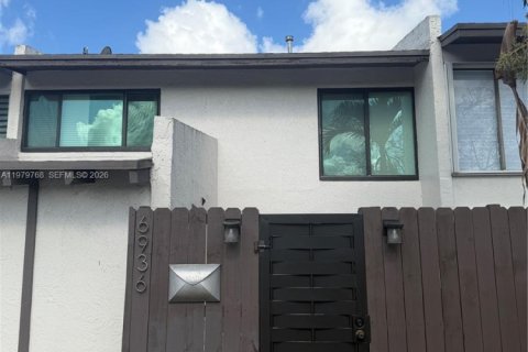 Adosado en venta en Miami, Florida, 3 dormitorios, 128.02 m2 № 2044055 - foto 2