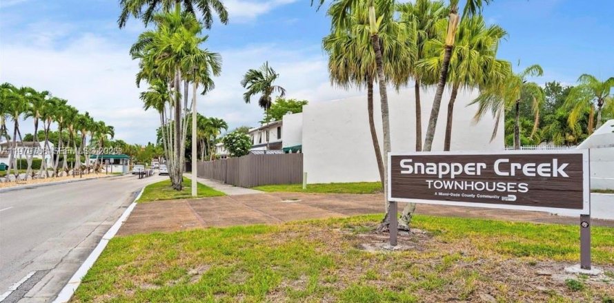 Adosado en Miami, Florida 3 dormitorios, 128.02 m2 № 2044055