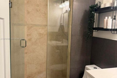 Adosado en venta en Miami, Florida, 3 dormitorios, 128.02 m2 № 2044055 - foto 16