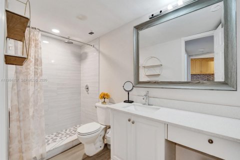 Condo in Miami, Florida, 1 bedroom  № 2045583 - photo 10