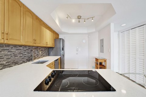 Condo in Miami, Florida, 1 bedroom  № 2045583 - photo 3