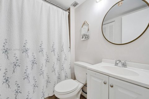 Condo in Miami, Florida, 1 bedroom  № 2045583 - photo 14