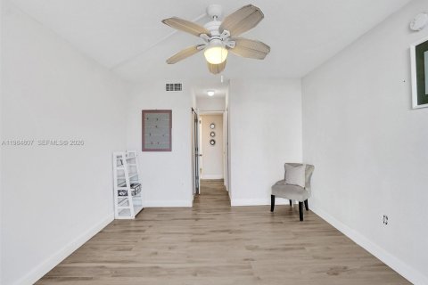 Condo in Miami, Florida, 1 bedroom  № 2045583 - photo 7