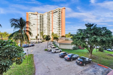 Condo in Miami, Florida, 1 bedroom  № 2045583 - photo 6