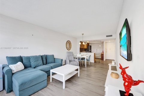 Condo in Miami, Florida, 1 bedroom  № 2045583 - photo 12