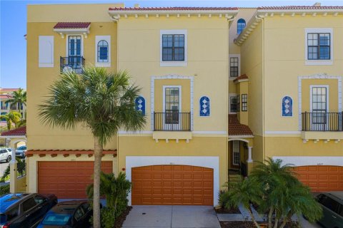 Townhouse in Apollo Beach, Florida 5 bedrooms, 299.33 sq.m. № 2091885