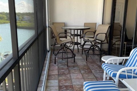 Condo in Indian Shores, Florida, 2 bedrooms  № 351240 - photo 15