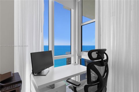 Condo in Sunny Isles Beach, Florida, 2 bedrooms  № 1644556 - photo 29