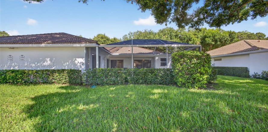 Townhouse in Palm Beach Gardens, Florida 2 bedrooms, 107.02 sq.m. № 1934259