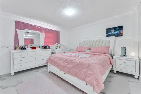 Купить коммерческую недвижимость в Майами, Флорида 230.4м2, № 2062826 - фото 10