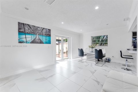 Купить коммерческую недвижимость в Майами, Флорида 230.4м2, № 2062826 - фото 5