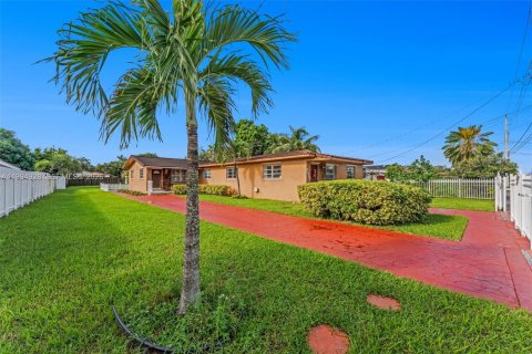 Коммерческая недвижимость в Майами, Флорида 230.4м2 № 2062826