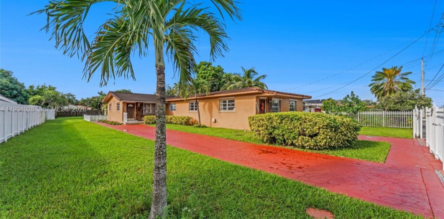 Коммерческая недвижимость в Майами, Флорида 230.4м2 № 2062826