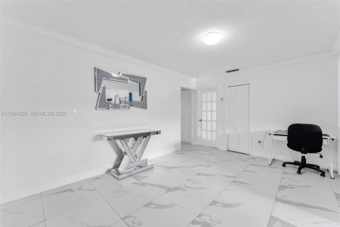 Купить коммерческую недвижимость в Майами, Флорида 230.4м2, № 2062826 - фото 6