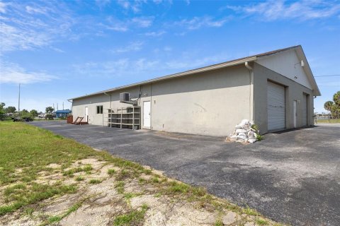 Propiedad comercial en venta en Hernando Beach, Florida, 603.86 m2 № 2138260 - foto 14