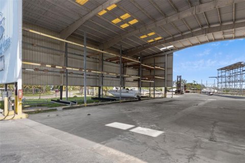 Propiedad comercial en venta en Hernando Beach, Florida, 603.86 m2 № 2138260 - foto 7