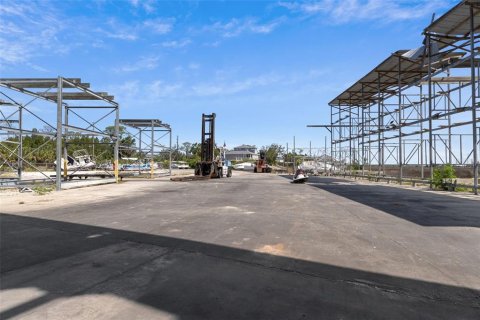 Propiedad comercial en venta en Hernando Beach, Florida, 603.86 m2 № 2138260 - foto 17