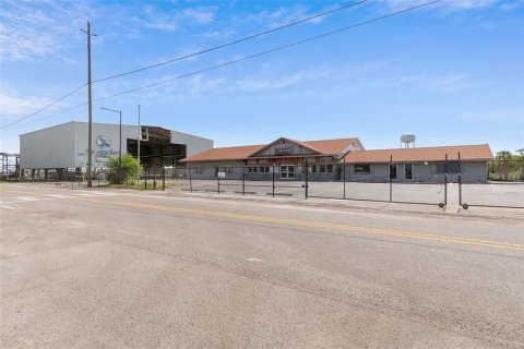 Propiedad comercial en venta en Hernando Beach, Florida, 603.86 m2 № 2138260 - foto 12