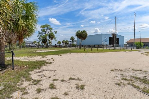 Propiedad comercial en venta en Hernando Beach, Florida, 603.86 m2 № 2138260 - foto 26