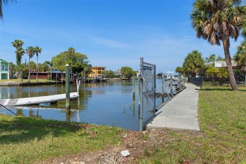 Propiedad comercial en venta en Hernando Beach, Florida, 603.86 m2 № 2138260 - foto 24