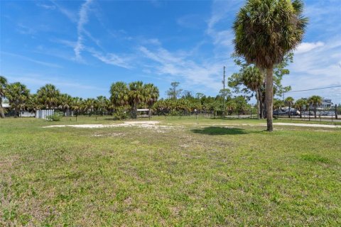 Propiedad comercial en venta en Hernando Beach, Florida, 603.86 m2 № 2138260 - foto 23