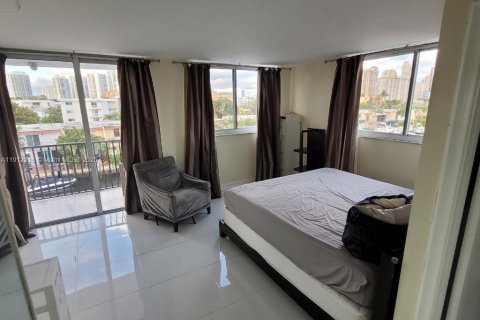 Снять в аренду кондоминиум в Норт-Майами-Бич, Флорида 3 спальни, 134.71м2, № 1968245 - фото 14